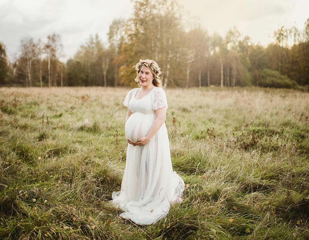Boka gravidfotografering utomhus på hösten för fantastiska gravidbilder!